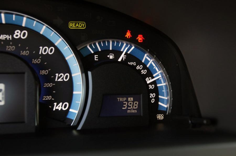  Toyota Camry Hybrid 2012 года  (фото 18 из 71)